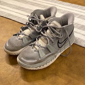 Kyrie 7 Wolf Grey